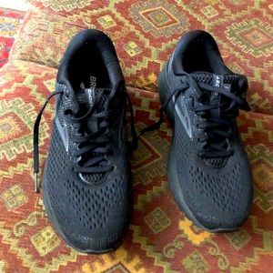 Brooks Ghost 11 women’s tennis shoe 10 wide